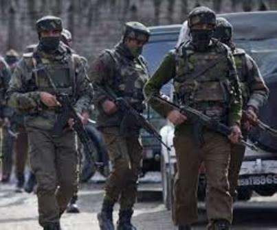 दो पुलिसकर्मी और सेना का जवान घायल, लश्कर का घायल आतंकवादी हिरासत में