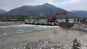 महाराष्ट्र: अवैध रेत खनन से पालघर जिले में रेल पुल की सुरक्षा को खतरा, दो के खिलाफ मामला दर्ज…