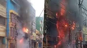ओडिशा के कटक में कपड़े की दुकान में लगी आग…