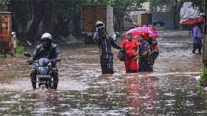 तमिलनाडु के कई हिस्सों में बारिश और बाढ़ के कारण खेत, सड़कें और रिहायशी इलाके जलमग्न…